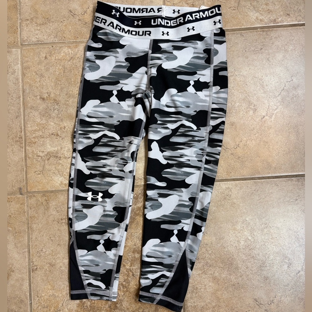 👟UNDER ARMOUR Camo Leggings